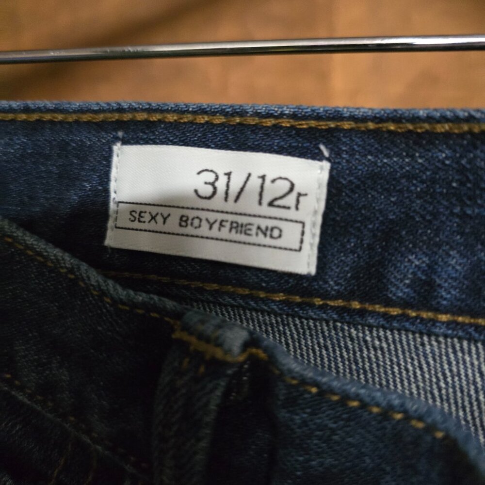 Women's GAP Sexy Boyfriend distressed Jeans size 31/12R - Picture 2 of 10
